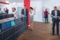 Menschen reden und arbeiten in einem Büro